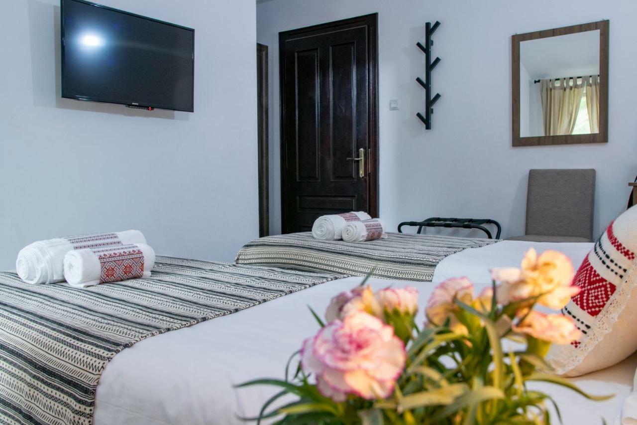 Hotel Floare De Colt Manastirea Humorului Exterior photo